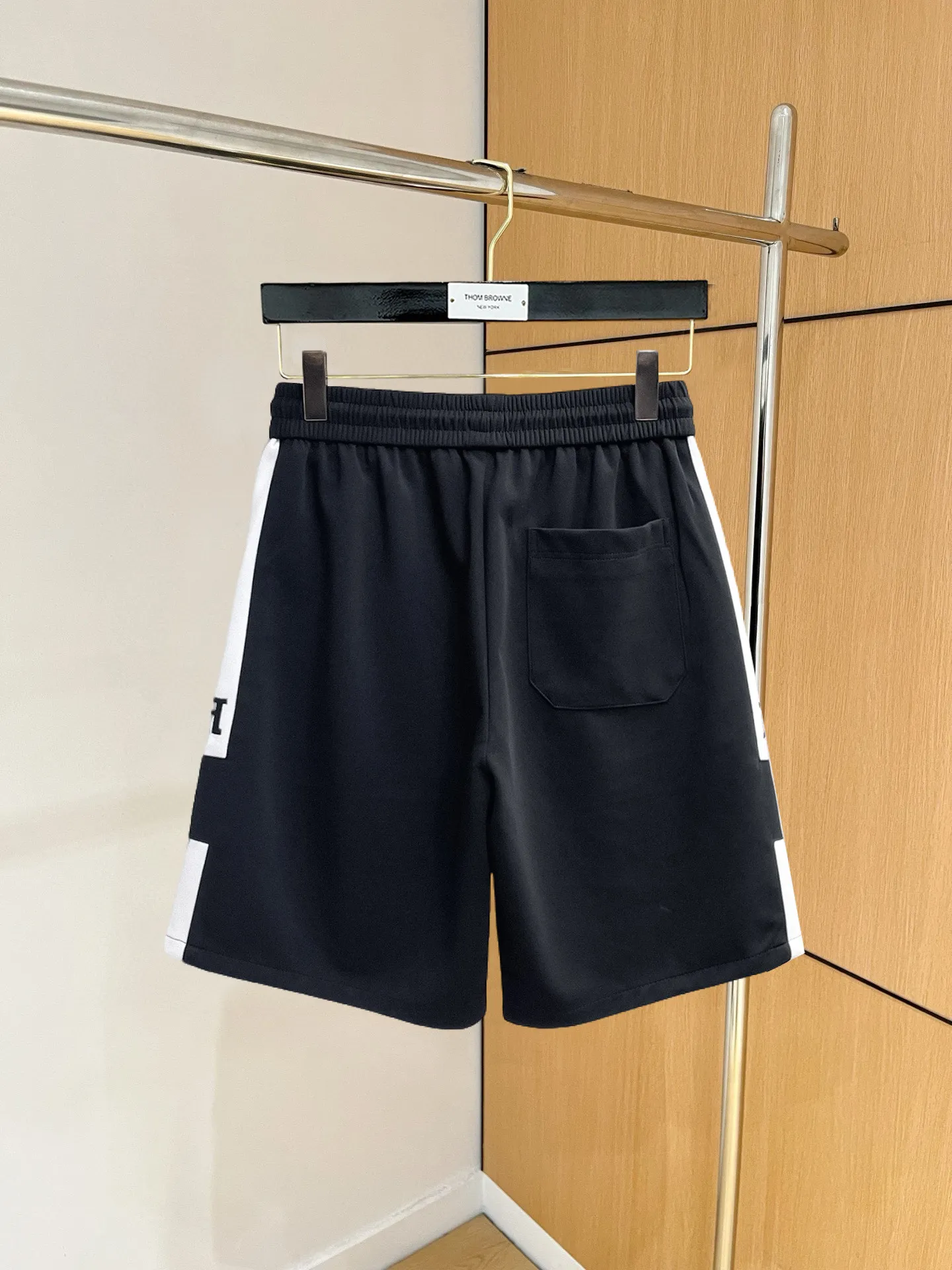 Hermès three-standard complete 2026 summer New Arrival men's casual shorts, advanced custom-made Breathable fabric, Breathable fabric, extremely stretchy and comfortable, impeccable details, top-grade accessories, original logo design concept, delicate and soft feel! The upper body fit is awesome! Size: M-XXXL Please state your height and weight when ordering
